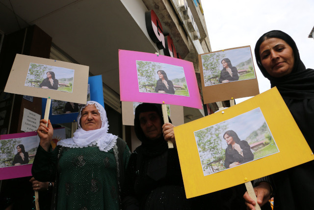 Kadınlar sokakta: Jina’nın saç telleriyle mücadeleyi yeniden öreceğiz - Resim : 1