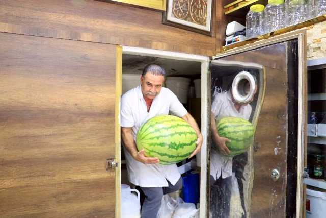 137 Diyarbakır karpuzu yarışma için soğuk hava deposunda özenle bekletiliyor - Resim : 1