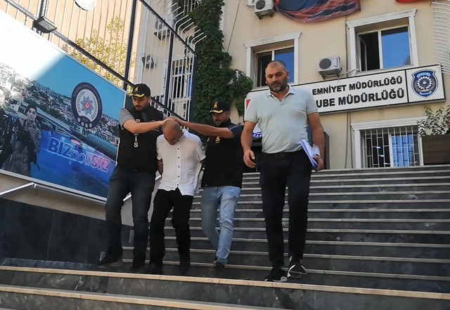 Taksim'de tartıştığı kişiyi onlarca insanın içinde bıçaklayarak öldürdü - Resim : 1