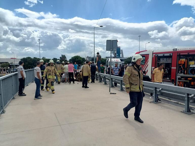 Yenikapı'da İETT otobüsü çok sayıda araca çarptı - Resim : 2