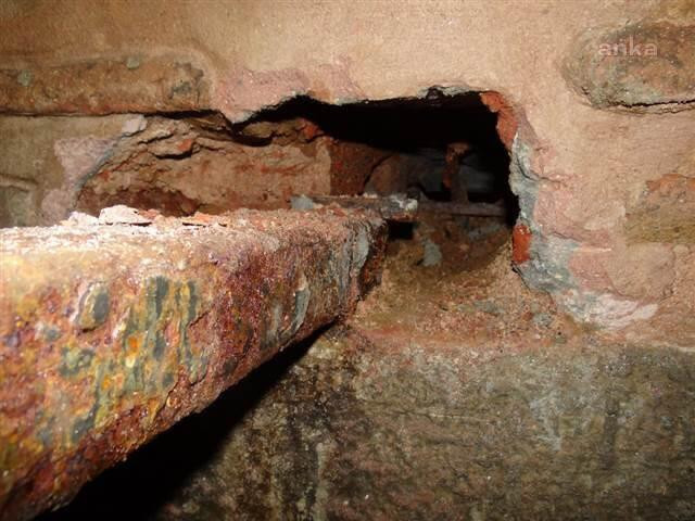 Zaman 1500 yıllık Yerebatan Sarnıcı'nın aleyhine işiyor, yapı çökme tehlikesi ile karşı karşıya - Resim : 1