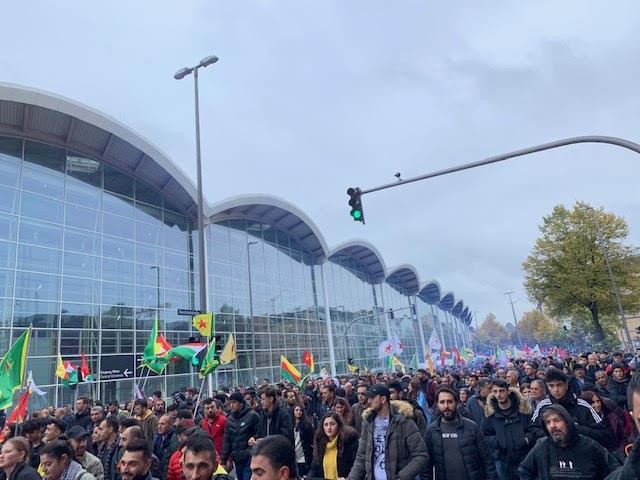Türkiye Almanya'da protesto edildi - Resim : 2