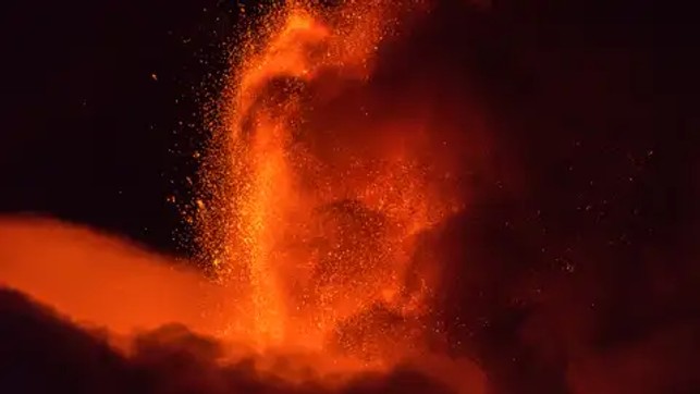 Etna Yanardağı yeniden faaliyete geçti - Resim : 1