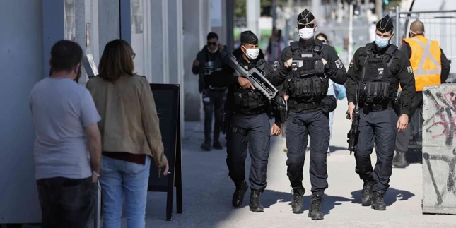 Fransa'da polis rolüne giren gazeteci: Teşkilatta ırkçılık ve şiddet kültürü hakim - Resim : 2