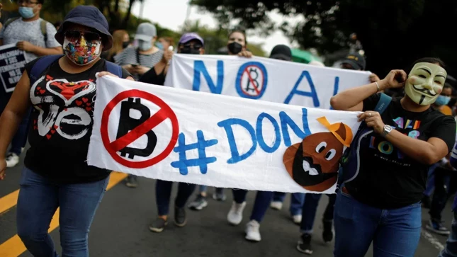 El Salvador'da binlerce kişi Bitcoin'i protesto etti - Resim : 1