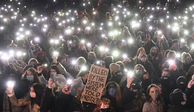 Sarah Everard protestolarında tepki çeken Londra Emniyet Müdürü: İstifa etmeyi düşünmüyorum - Resim : 3