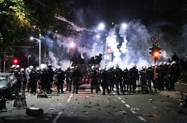Belgrad sokağa çıkma yasakları nedeniyle karıştı - Resim : 1