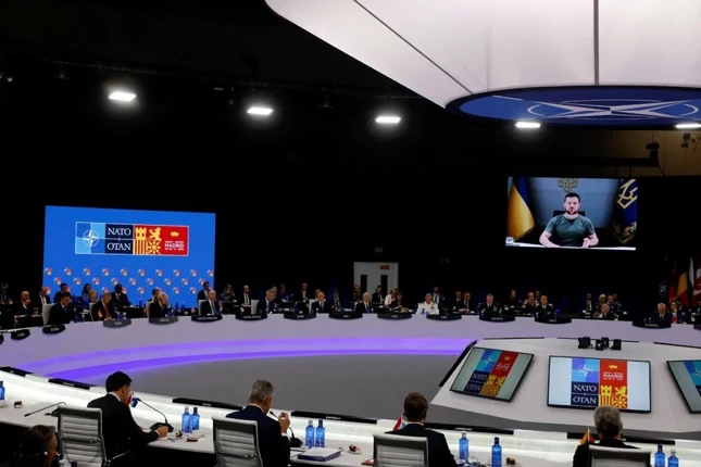 NATO Liderler Zirvesi başladı: Edoğan ilk olarak Macron'la görüştü - Resim : 2