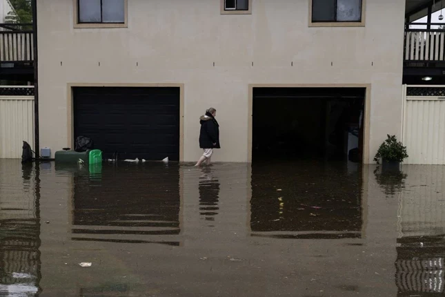 Avustralya'da seller nedeniyle 50 bin kişi tahliye ediliyor - Resim : 1