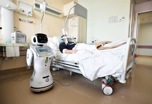 Robotlar günde 3 bin koronavirüs testi yapacak - Resim : 1