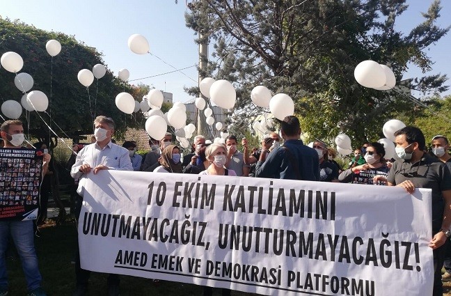 10 Ekim Ankara Katliamı'nda hayatını kaybedenler mezarları başında anıldı - Resim : 1