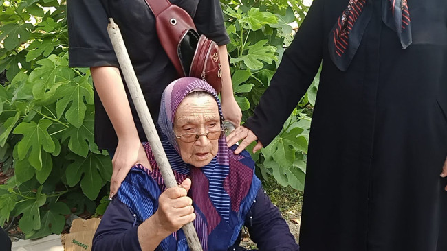 AKP'li belediyede polis zoruyla tahliye: Halk oturma eylemi başlattı - Resim : 2