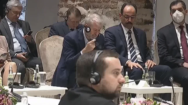 Zehirlendiği iddia edilmişti: Abramovich, İstanbul'da kurulan barış masasında ortaya çıktı - Resim : 1