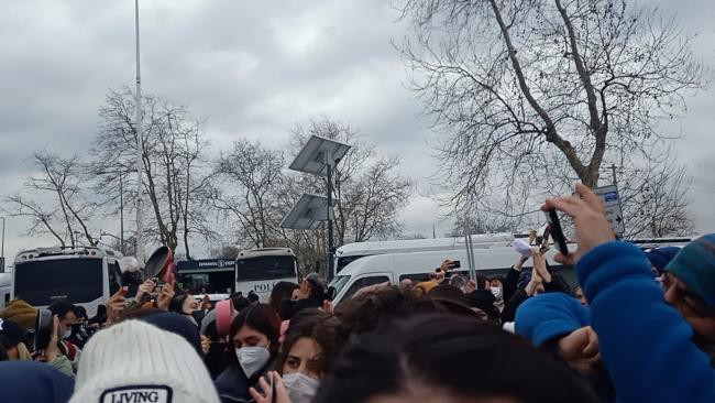 Kadıköy'de kadınlardan tencere tavalı ekonomik kriz protestosu - Resim : 1