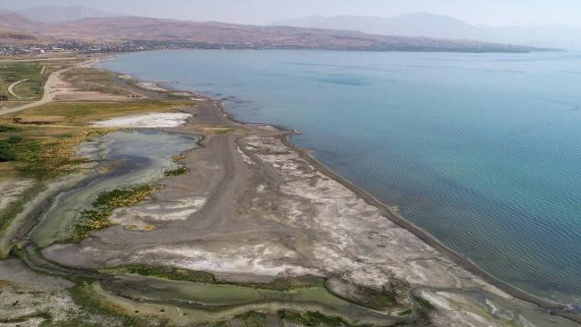 Van Gölü’nde kuraklık ve kirlilik kritik seviyede - Resim : 1