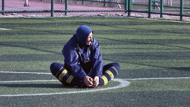 Diyarbakırlı futbolcu Azize Ay, hayali için 53 yaşında lise diploması aldı - Resim : 1