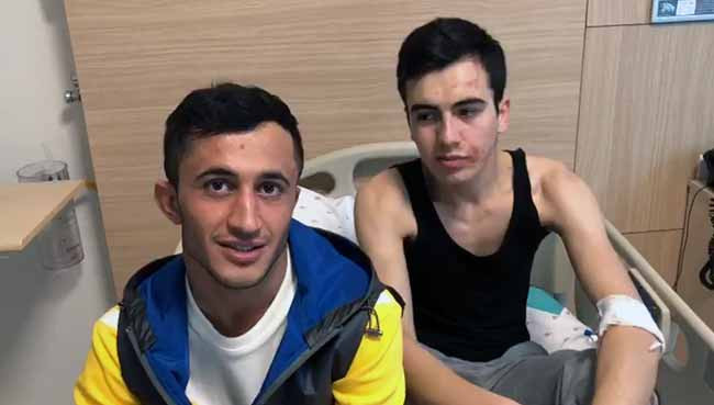 Yarışta atlar birbirine takıldı, düşen jokey arkadaşının hayatını kurtardı - Resim : 1