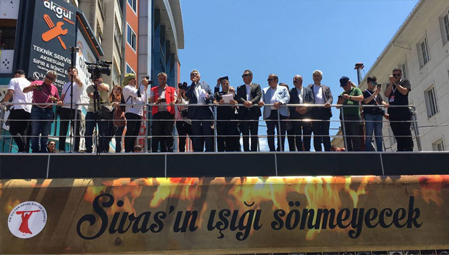 Sivas Katliamı 29'uncu yılında anılıyor: İktidarın yol yürüdükleri yaktı - Resim : 2