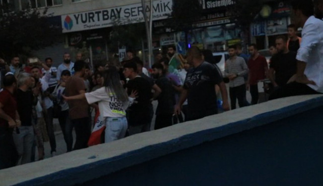 Polisler gazetecilere silah çekip ölümle tehdit etti - Resim : 2