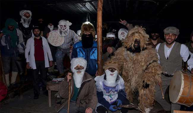 Yoksulun, zenginin kapısına dayandığı sınıfsal bir yılbaşı geleneği: Kalandar - Resim : 1