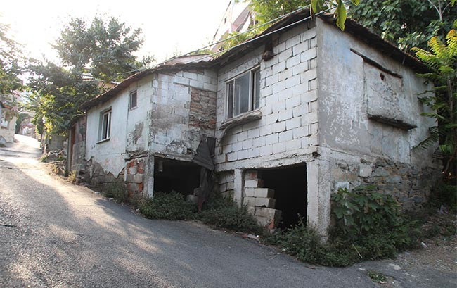 İstanbul Gaziosmanpaşa'daki metruk yapılar uyuşturucu merkezine dönüştü - Resim : 1