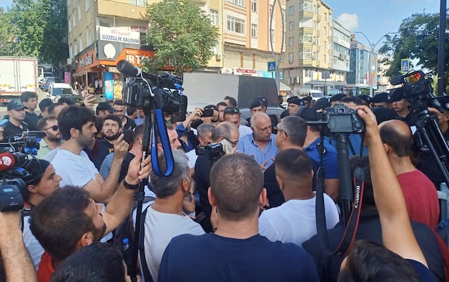 İstanbul'da, Alevilere yönelik saldırı protesto edildi - Resim : 2