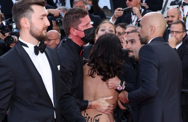 75. Cannes Film Festivali'nde çıplak protesto - Resim : 2