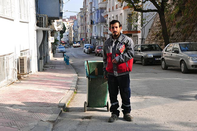 Temizlik işçisi unutamadığı aşkı için kitap yazdı - Resim : 1