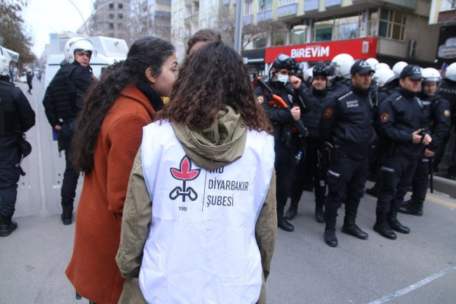 İHD'den 8 Mart'taki ayrımcılık raporu: Polis LGBTQ+ bireyleri aramak veya dokunmak istemedi - Resim : 1
