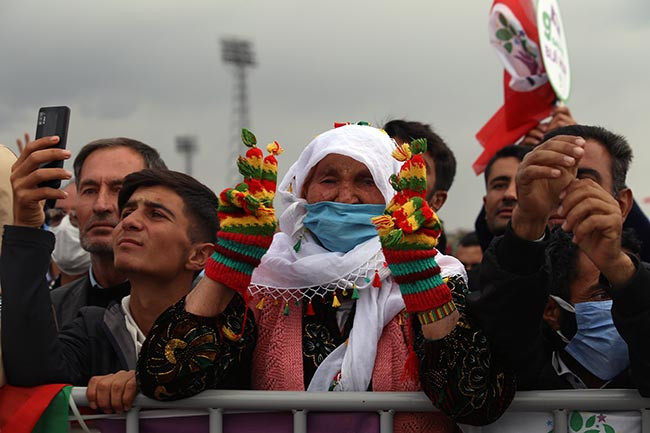 Buldan: Kürt çocuklarını panzerle ezerek mi sorunu çözüyorsunuz? - Resim : 1