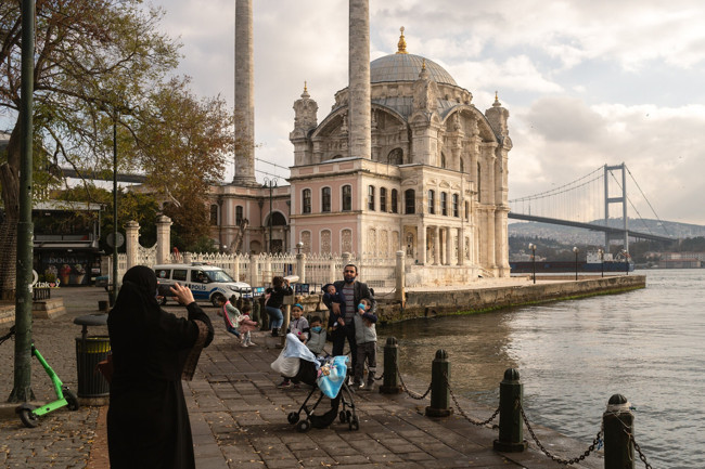 Covid-19 yasaklarından muaf tutulan turistler: İstanbul'da VIP gibiyiz - Resim : 1