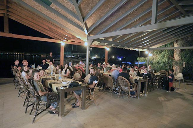 Marmaris'te otelciler, orman yangınında görev alan itfaiyecileri aileleriyle ağırladı - Resim : 1