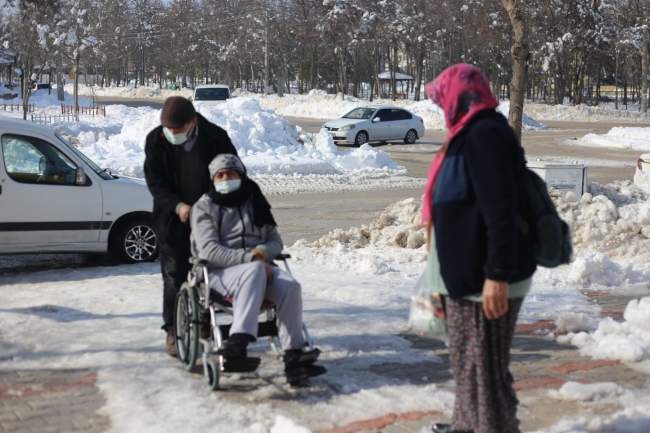 Kara teslim edilen Isparta: 'Kriz anında burada bir devlet yoktu' - Resim : 2