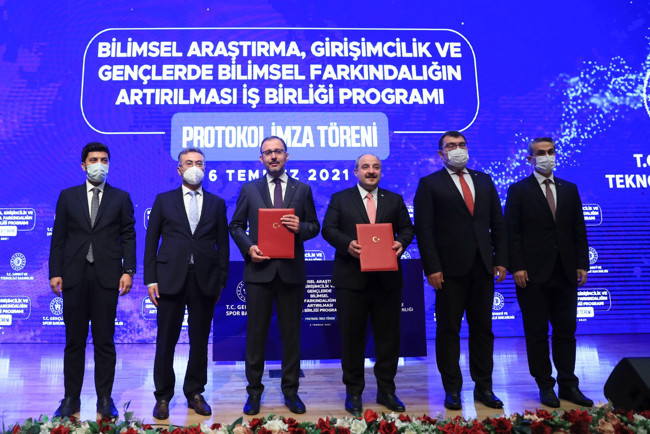 Bakan Varank: Türkiye uçan arabalarda da dünya liderliğine oynayacak - Resim : 1