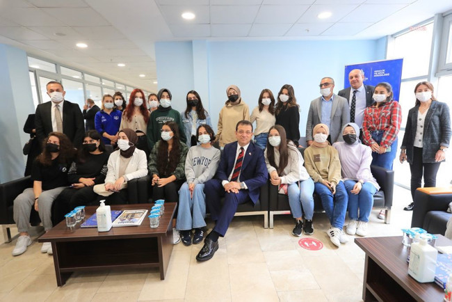 İmamoğlu'dan Rizeli öğrenciye: Şu siyaseti de bilim yaptınız ya helal olsun - Resim : 1