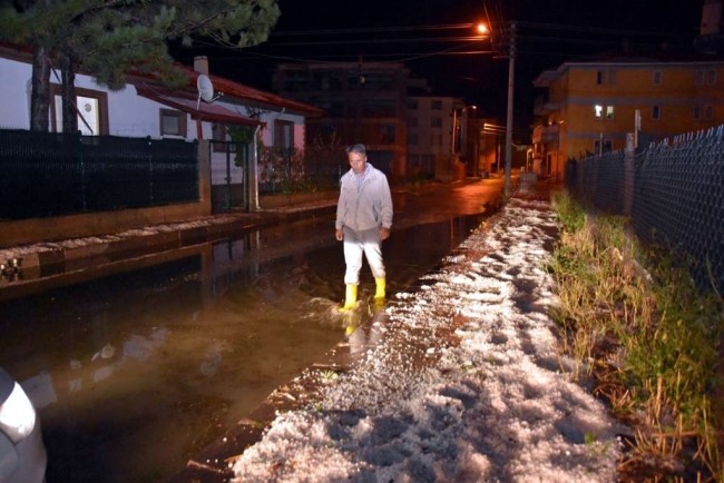 Sağanak ve dolu sonrası birçok kentte ev ve iş yerlerini su bastı - Resim : 3