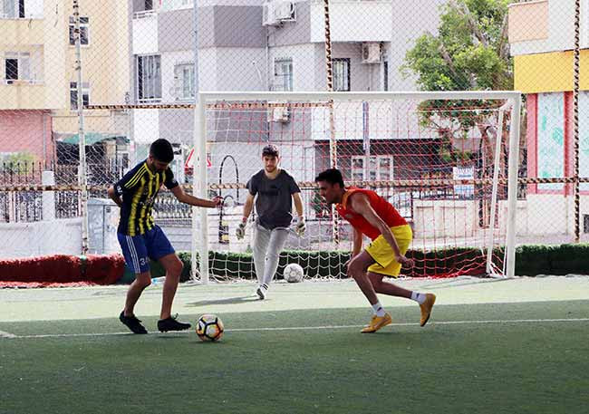 Kısıtlama kalkınca halı sahalara koşanlara uyarı: Ani ölümlere neden olabilir - Resim : 1