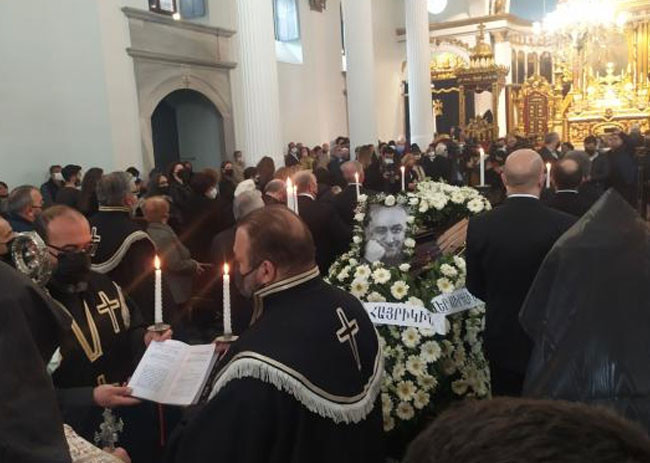 Yazar Mıgırdiç Margosyan için Kumkapı Patrikhane Kilisesi'nde tören - Resim : 1