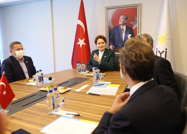 Meral Akşener, TÜSİAD heyetiyle bir araya geldi - Resim : 1