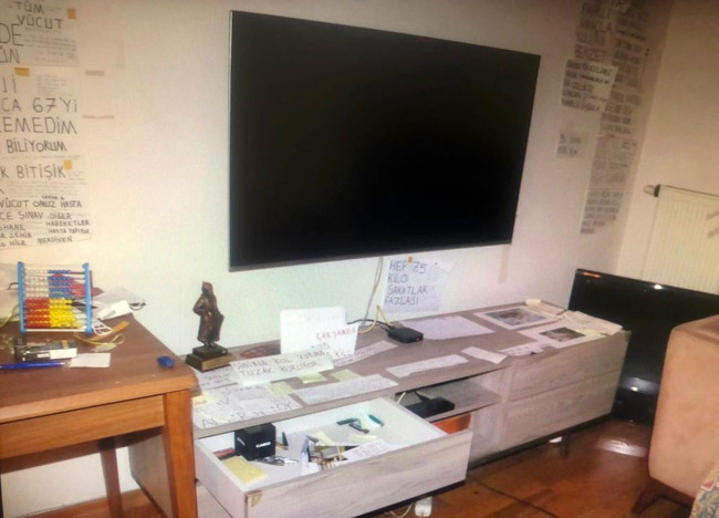 Samuray kılıçlı saldırganın evinin fotoğrafları ortaya çıktı: Saldırının 'ipuçları' var - Resim : 3