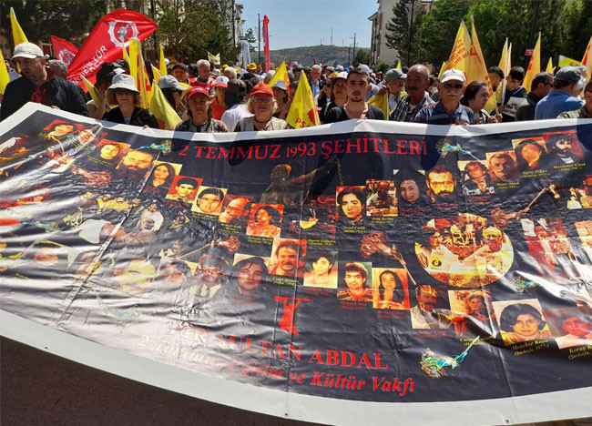 Sivas Katliamı 29'uncu yılında anılıyor: İktidarın yol yürüdükleri yaktı - Resim : 1