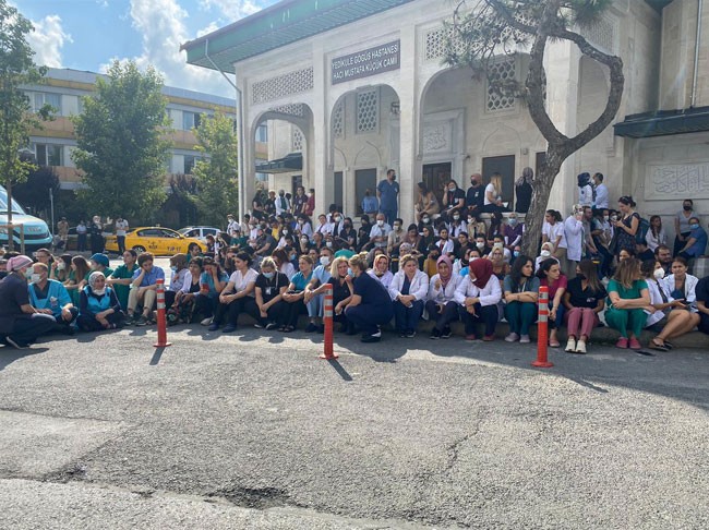 'Bakan istifa' sloganıyla yürüyen sağlık emekçilerine biber gazlı müdahale: Bizi de mi öldüreceksiniz? - Resim : 5