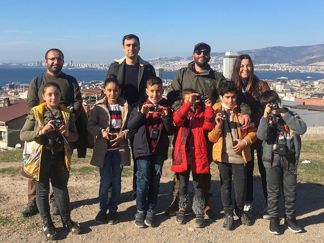 Mülteci çocukların çektiği fotoğraflar sergiye dönüştü: Muhit - Resim : 1