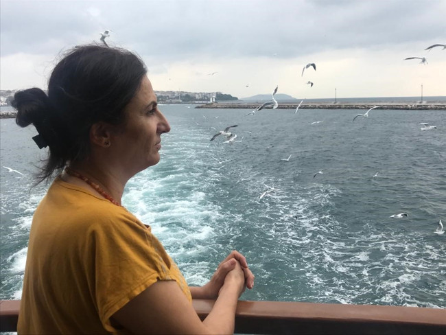 Türkan Elçi: Kurgu dünyasında dolanırken gerçek hayatın acıtıcılığından bir nebze de olsa kurtuldum - Resim : 3