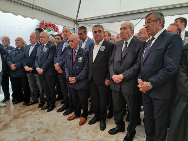 Tarhan Erdem son yolculuğuna uğurlandı - Resim : 2