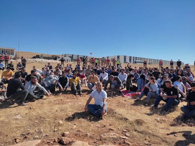Urfa’da işçi kıyımı: Uğur Tekstil tüm işçileri işten atarak fabrikayı kapattı - Resim : 1