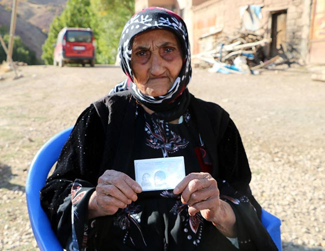 117 yaşındaki Hakkarili kadın koronavirüsü yendi - Resim : 1