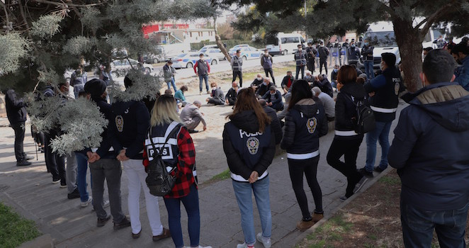 Remziye Tosun polis çemberinde konuştu: Tecride ve açlık grevlerine sessiz kalmayalım - Resim : 1