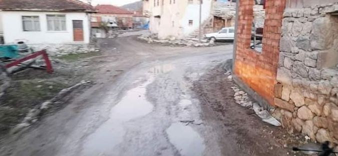 Tokat'ta Alevilerin yaşadığı köyün yolları yapılmıyor: Devlet utanmıyor ama biz onlar adına utanıyoruz - Resim : 3