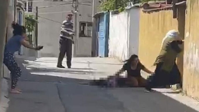 Komşusunun köpeğinden rahatsız olan adam aynı aileden 3 kişiyi öldürdü - Resim : 1